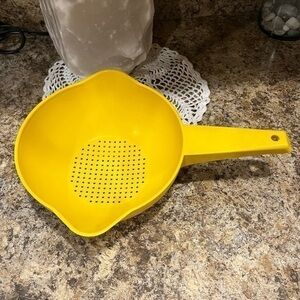 Vintage Tupperware Double Spouted Strainer